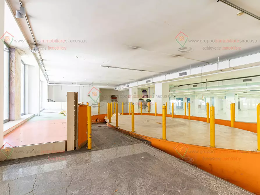 Immagine 3 di Locale commerciale in affitto  a Siracusa