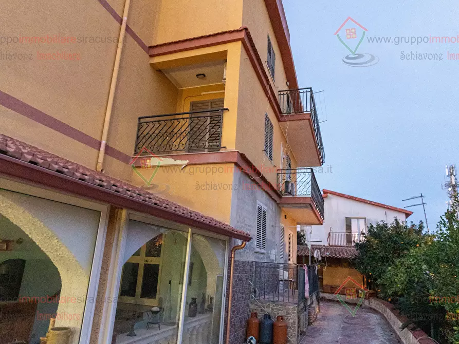 Immagine 21 di Villa in vendita  a Siracusa