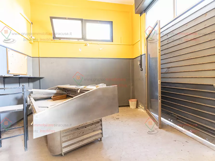 Immagine 9 di Locale commerciale in vendita  a Siracusa