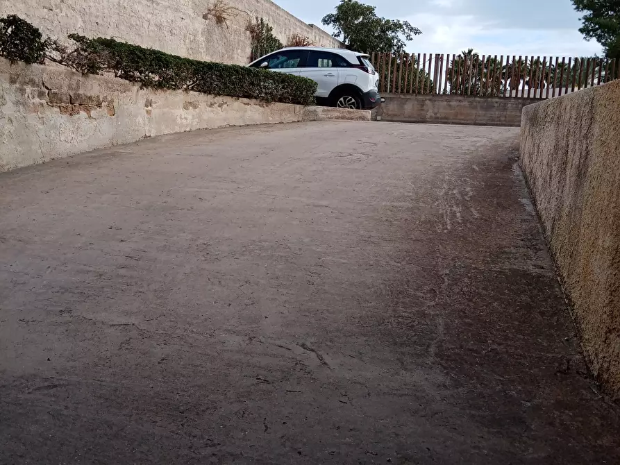 Immagine 2 di Magazzino in vendita  a Siracusa