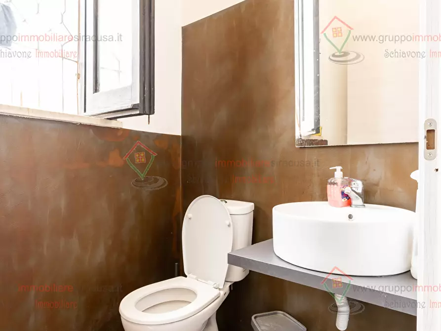 Immagine 5 di Locale commerciale in vendita  a Siracusa