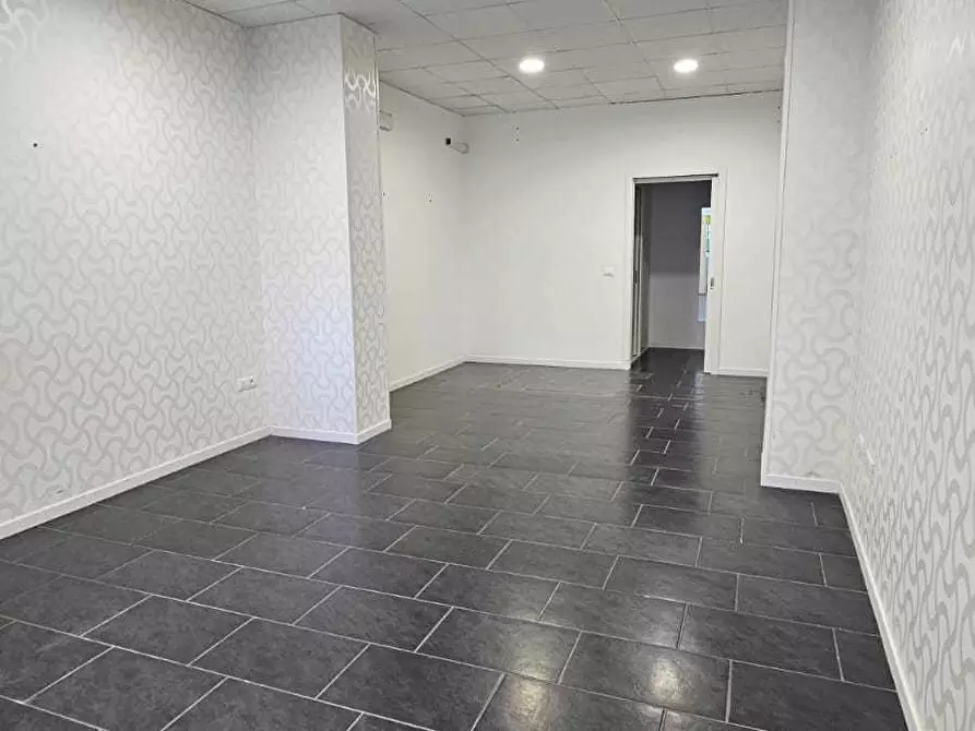 Immagine 1 di Locale commerciale in affitto  a Siracusa