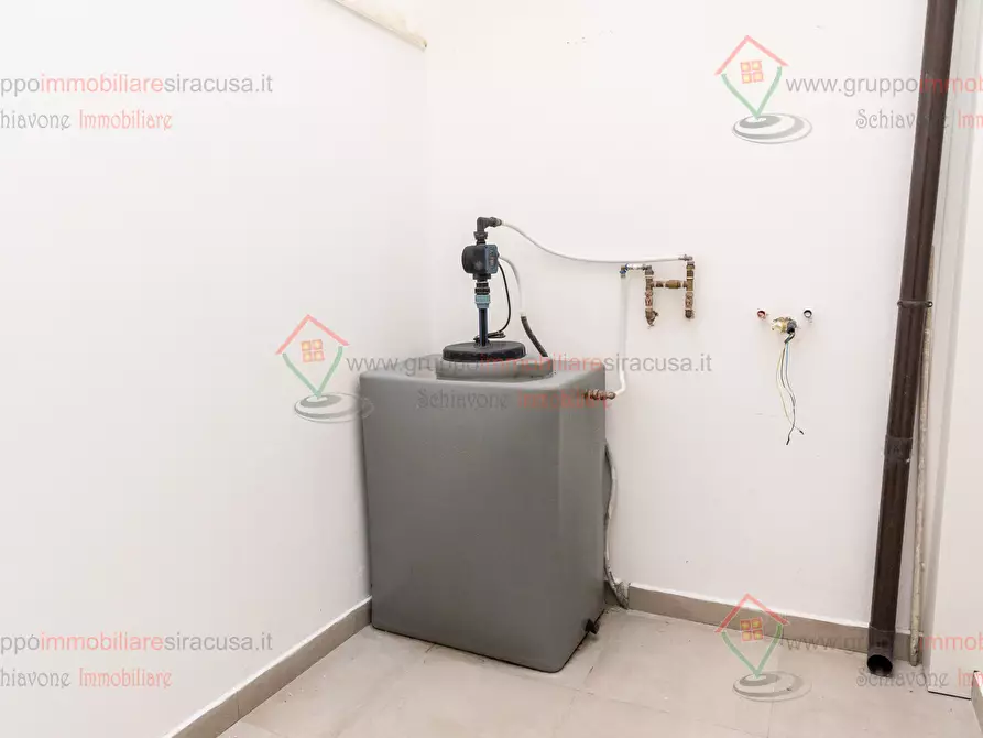 Immagine 11 di Trilocale in vendita  a Siracusa