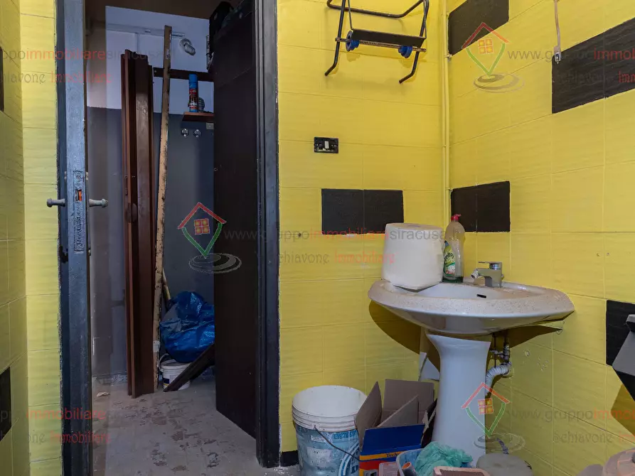 Immagine 14 di Locale commerciale in vendita  a Siracusa