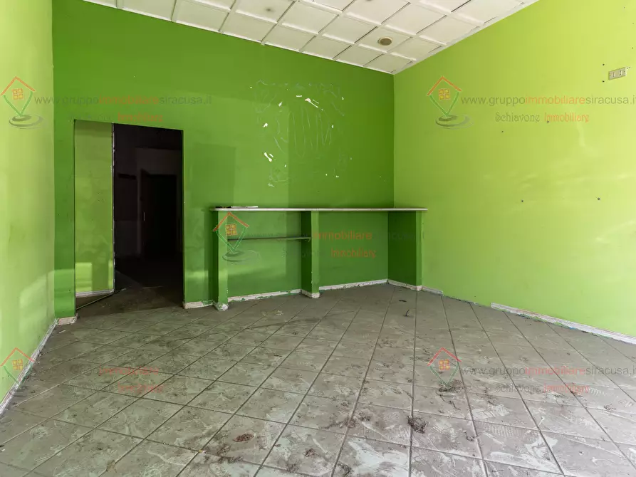 Immagine 2 di Locale commerciale in vendita  a Siracusa
