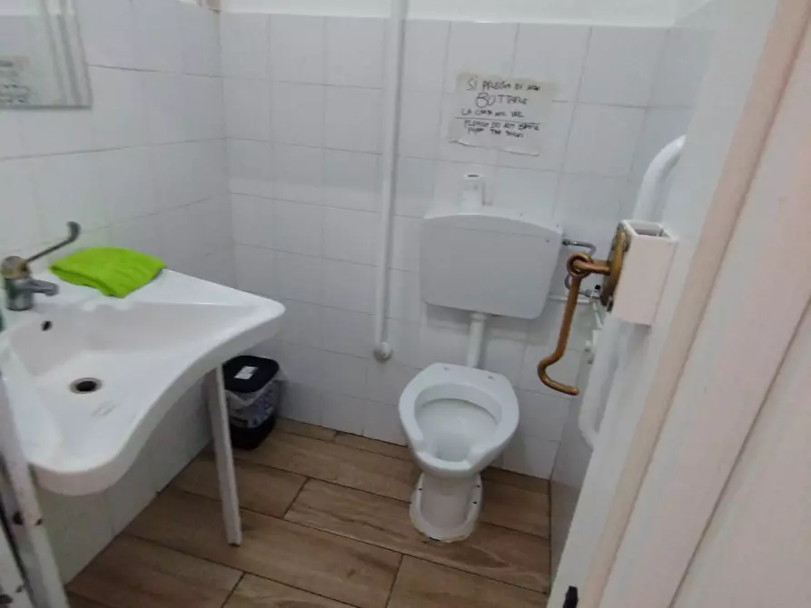 Immagine 14 di Attività commerciale in vendita  in Corso Umberto I a Siracusa