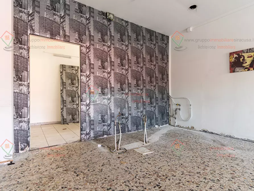 Immagine 8 di Locale commerciale in affitto  a Siracusa