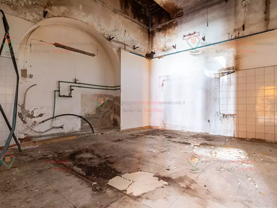 Immagine 8 di Locale commerciale in affitto  a Siracusa