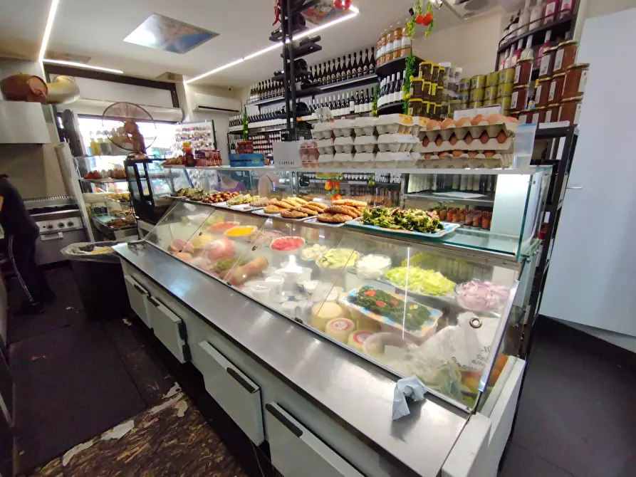 Immagine 18 di Attività commerciale in vendita  in Corso Umberto I a Siracusa