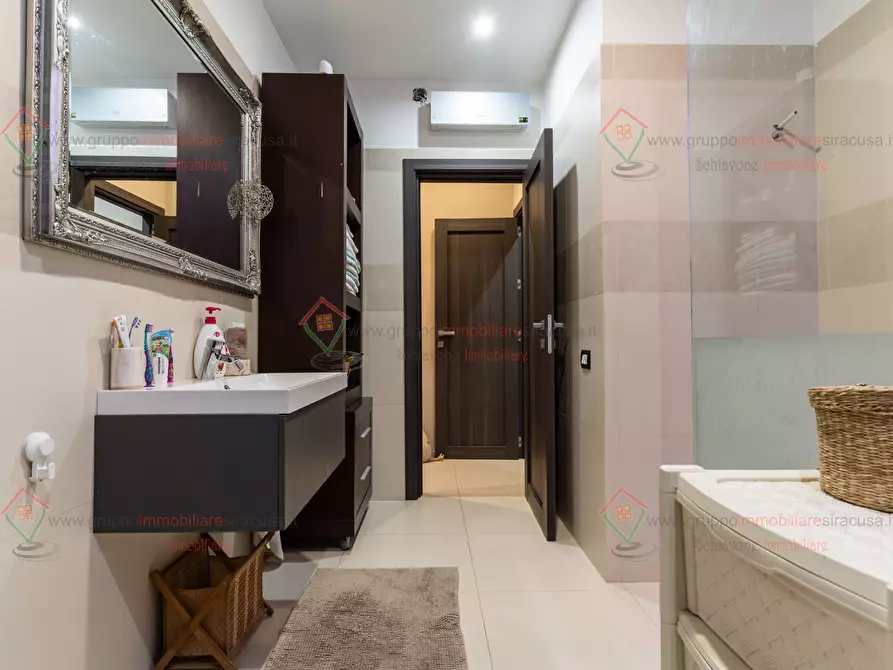 Immagine 29 di Villa in vendita  a Siracusa