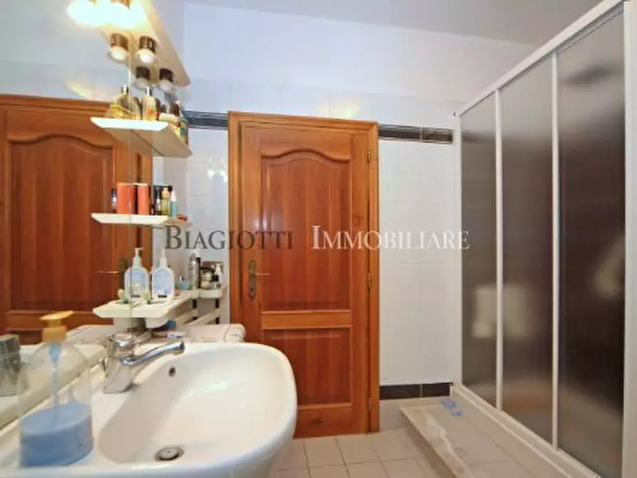 Immagine 11 di Pentalocale in vendita  in via del fante a Livorno