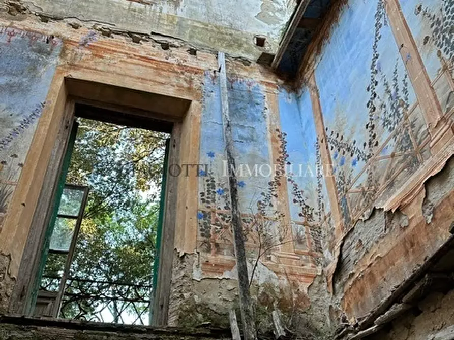 Immagine 38 di Rustico / casale in vendita  a Livorno