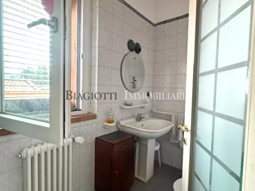 Immagine 38 di Villa in vendita  a Livorno