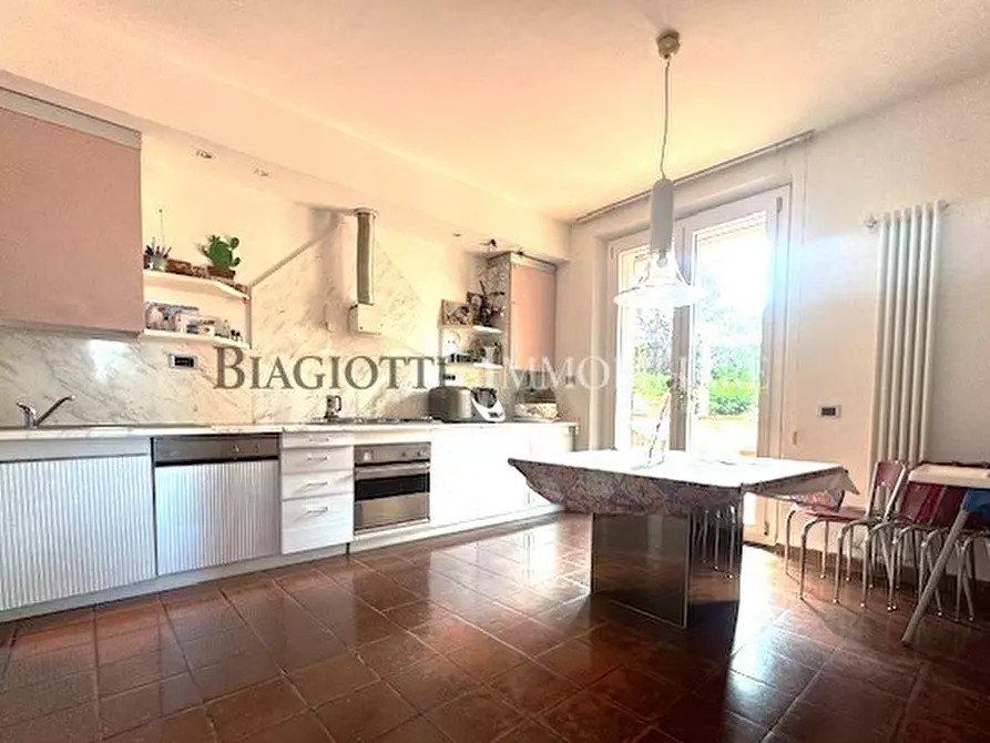 Immagine 16 di Villa in vendita  a Livorno