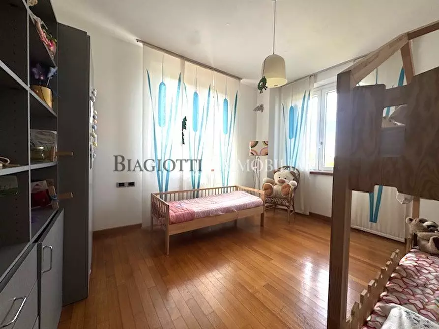 Immagine 20 di Villa in vendita  a Livorno