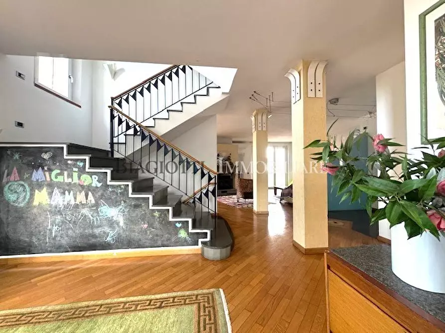 Immagine 15 di Villa in vendita  a Livorno