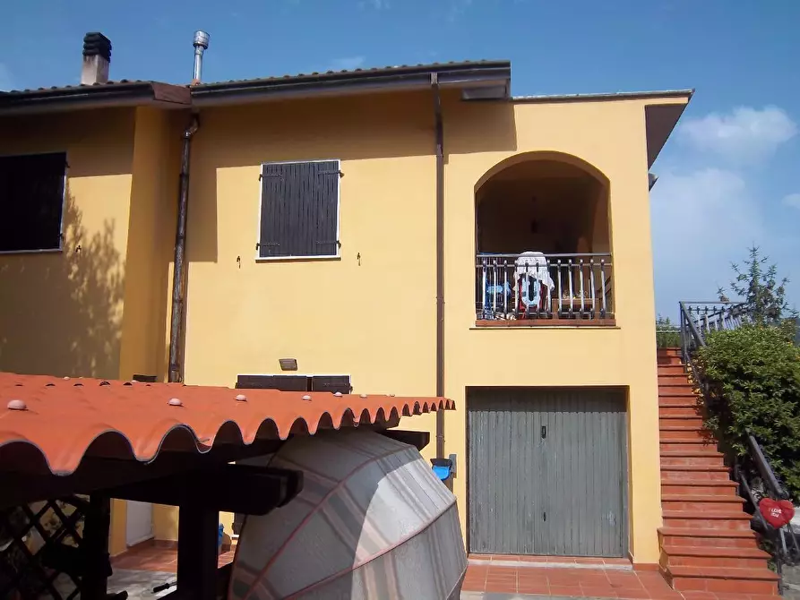 Immagine 3 di Villa in vendita  a Sarzana