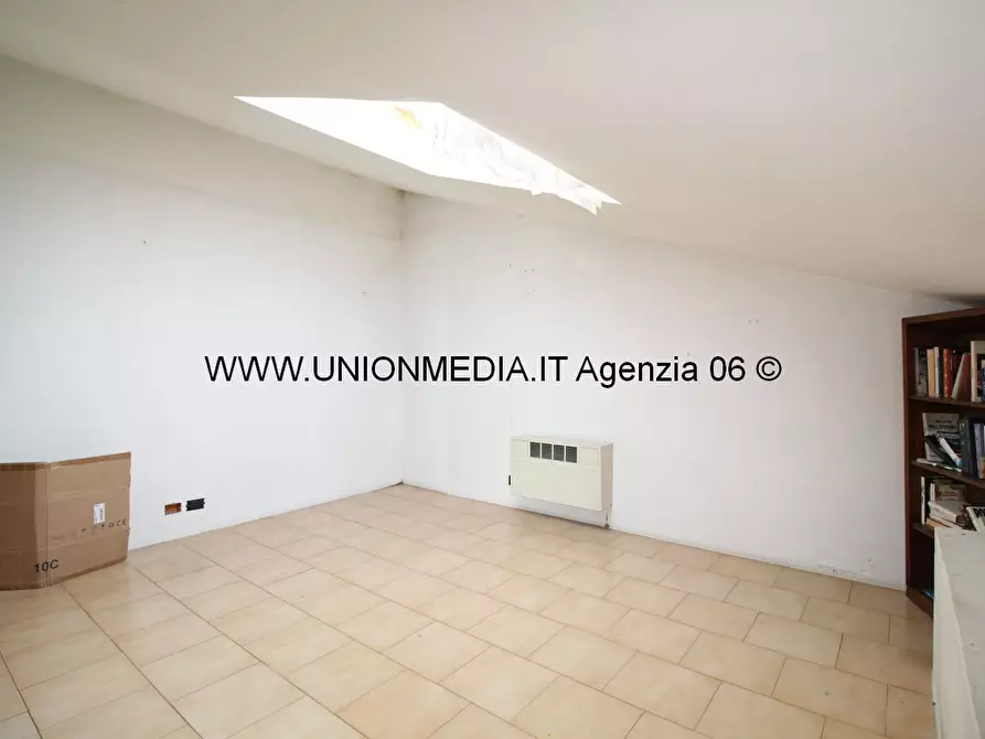Immagine 13 di Attico in vendita  a Massa