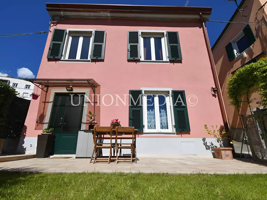 Immagine 1 di Casa indipendente in vendita  in Via Pecorina 7 a Sarzana