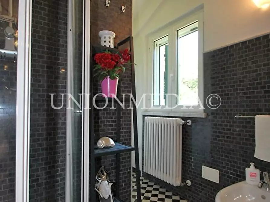 Immagine 72 di Villa in vendita  in Via cappuccini a Sarzana