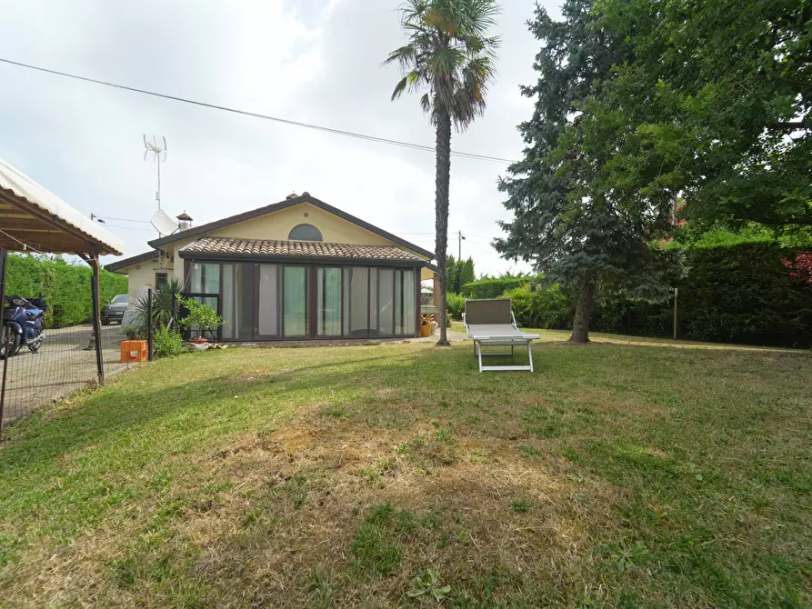 Immagine 27 di Villa in vendita  in Via Laerte Rolfini a Rimini