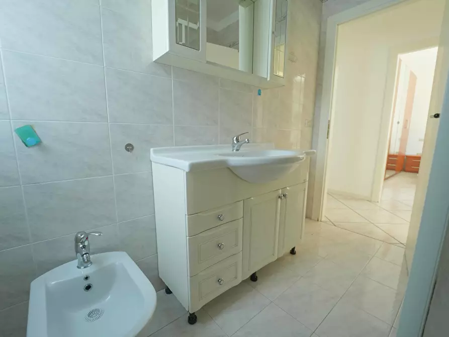 Immagine 25 di Trilocale in vendita  in Via Raffaele Marvelli 9 a Rimini