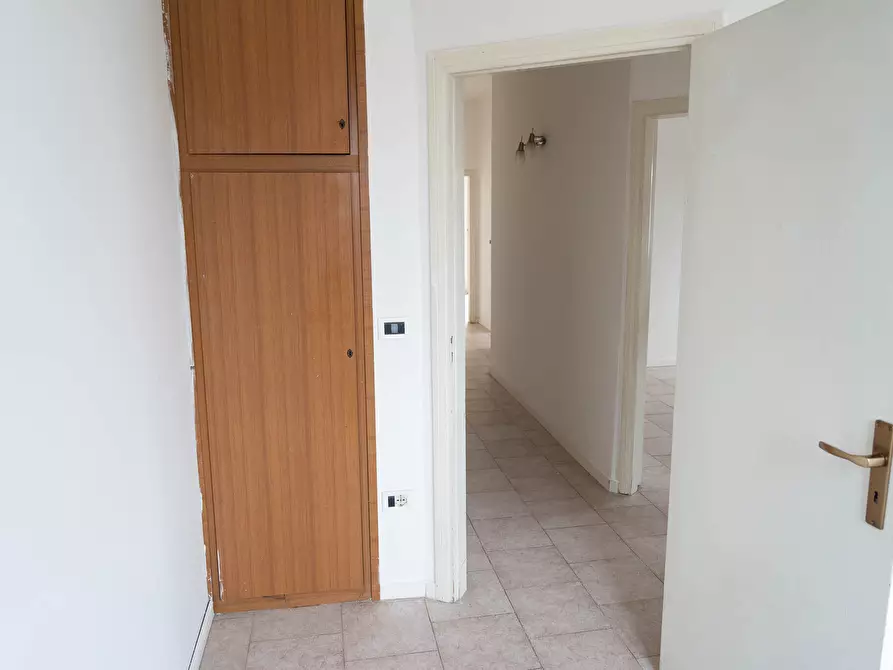 Immagine 24 di Quadrilocale in vendita  in via santerno a Rimini