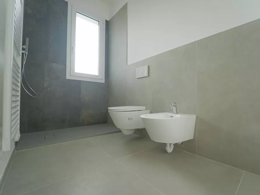 Immagine 9 di Quadrilocale in vendita  in Via Niccolò Tommaseo 100 a Rimini