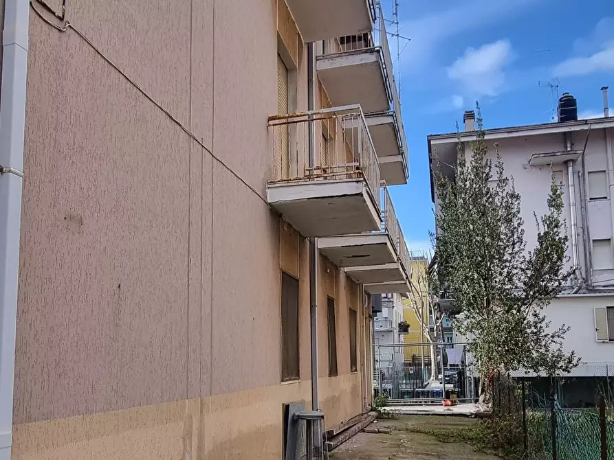 Immagine 3 di Casa trifamiliare in vendita  in Viale Viareggio 14 a Rimini