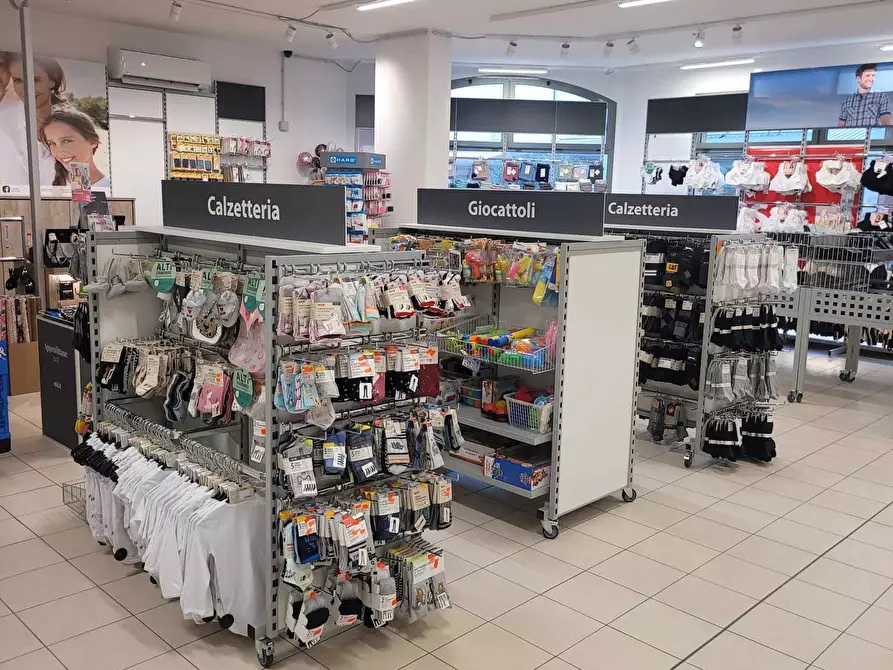 Immagine 15 di Attività commerciale in affitto  in Piazza Europa 24 a Verucchio