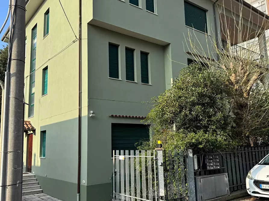 Immagine 25 di Trilocale in vendita  in Viale Carlo Goldoni 1 a Rimini