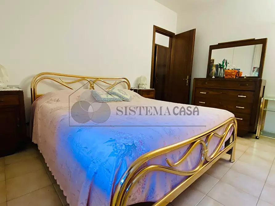 Immagine 13 di Trilocale in vendita  in Piazza Garibaldi 9 a Follo