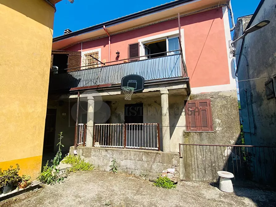 Immagine 44 di Porzione di casa in vendita  in Via Stazione 25 a Follo