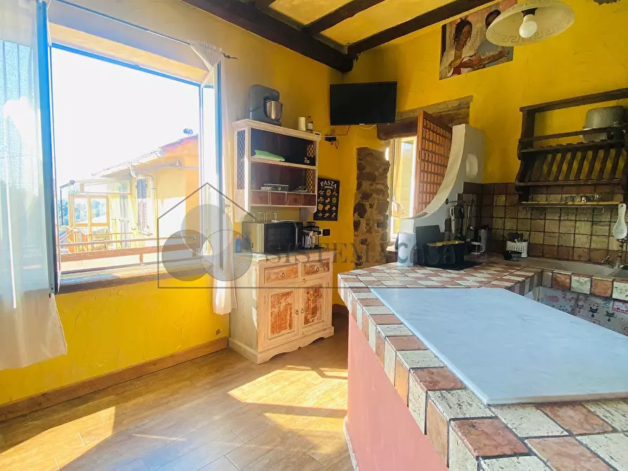 Immagine 3 di Porzione di casa in vendita  in Via Stazione 25 a Follo