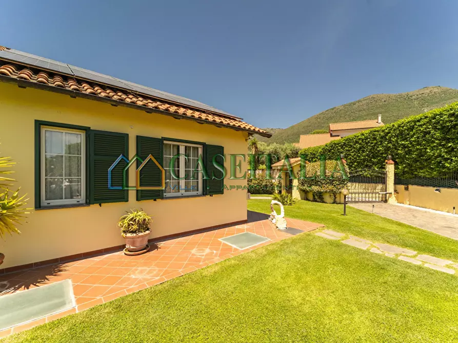 Immagine 42 di Casa indipendente in vendita  a Cisano Sul Neva