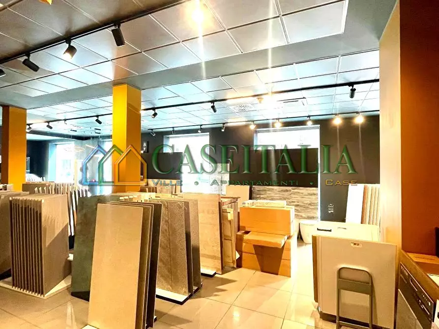 Immagine 7 di Locale commerciale in affitto  in Corso Roma 25 a Moncalieri