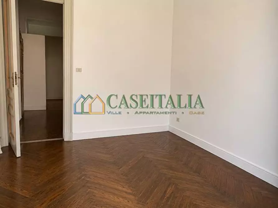 Immagine 11 di Quadrilocale in vendita  in Via Vincenzo Vela 40 a Torino