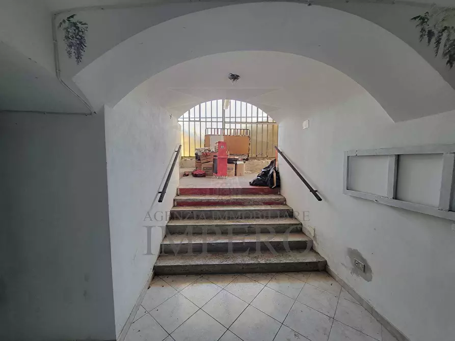 Immagine 41 di Magazzino in vendita  in Strada Statale 1 35 a Camporosso