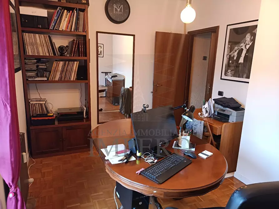 Immagine 10 di Pentalocale in vendita  in Via Caduti del Lavoro 3 a Ventimiglia