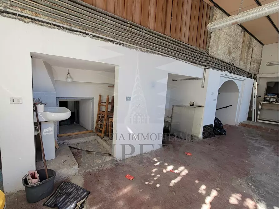 Immagine 27 di Magazzino in vendita  in Strada Statale 1 35 a Camporosso