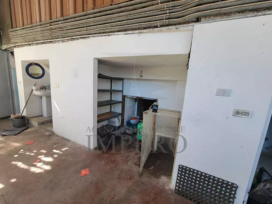 Immagine 46 di Magazzino in vendita  in Strada Statale 1 35 a Camporosso