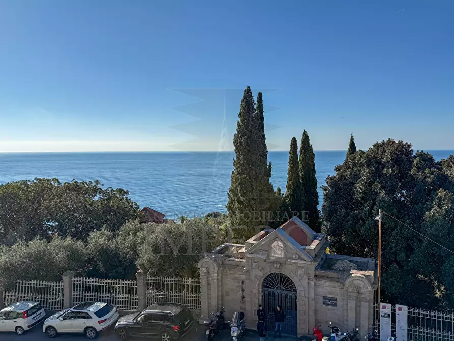 Immagine 14 di Quadrilocale in vendita  in Vico Hanbury 7 a Ventimiglia