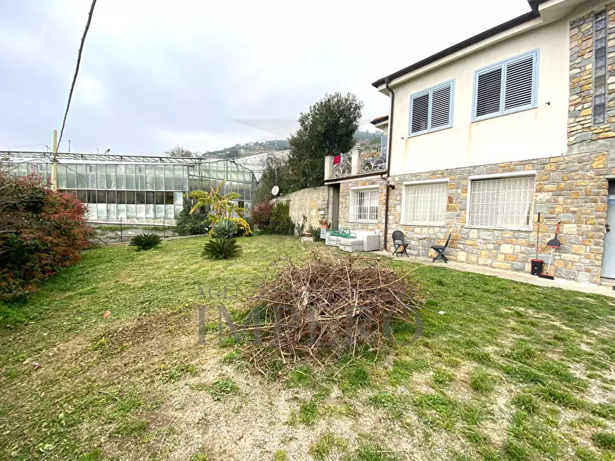 Immagine 11 di Villa in vendita  in strada ospedaletti 52 a Ospedaletti