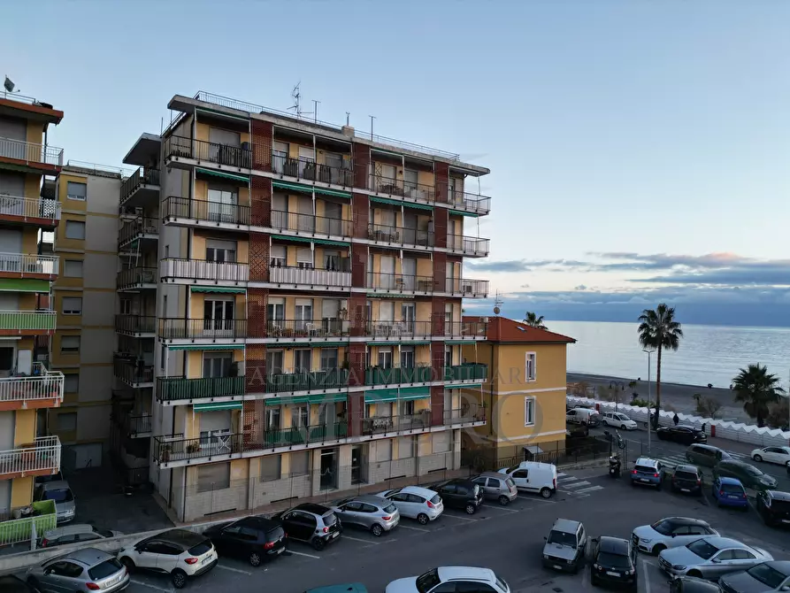 Immagine 17 di Trilocale in vendita  in Passeggiata Cavallotti 3 a Ventimiglia