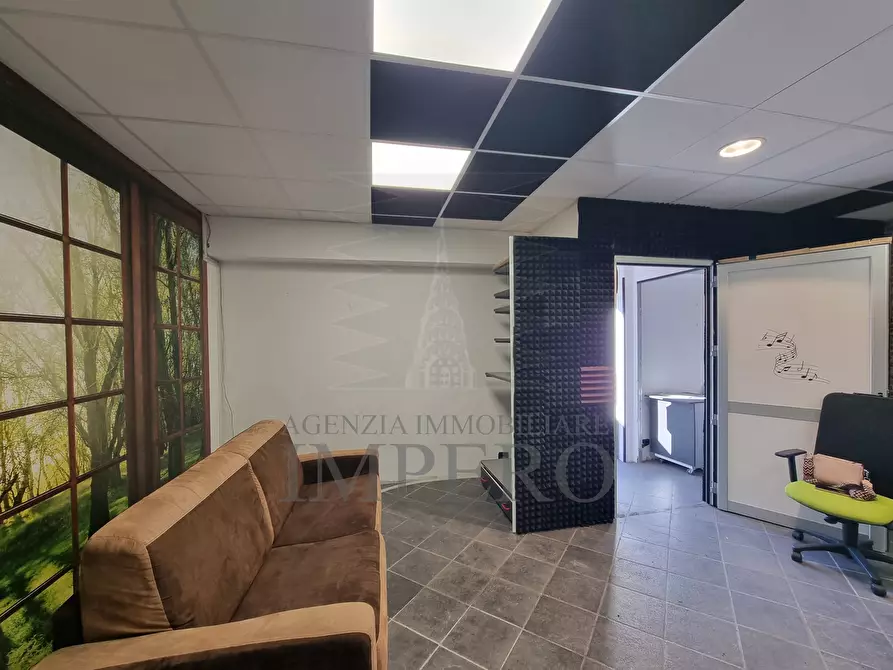 Immagine 5 di Locale commerciale in vendita  in Via San Secondo 35D a Ventimiglia