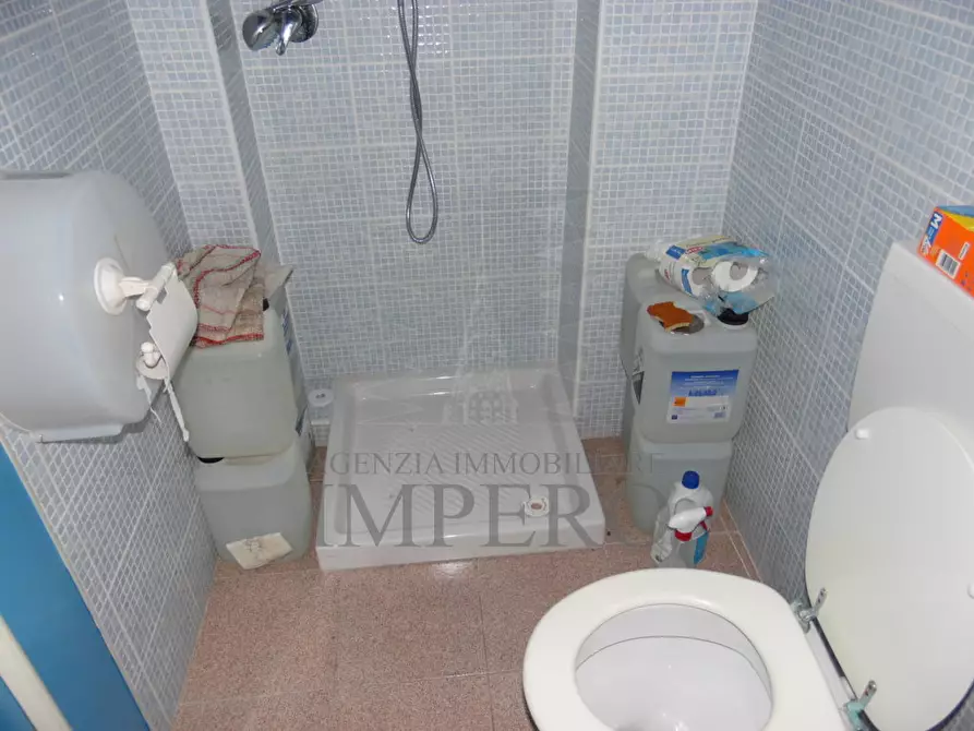 Immagine 15 di Locale commerciale in affitto  a Ventimiglia
