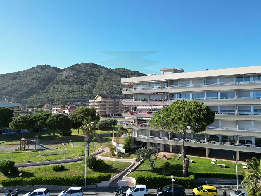 Immagine 26 di Pentalocale in vendita  in Lungomare Varaldo 67 a Ventimiglia