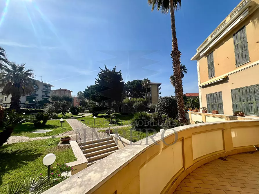 Immagine 35 di Quadrilocale in vendita  in Corso Italia 100 a Bordighera