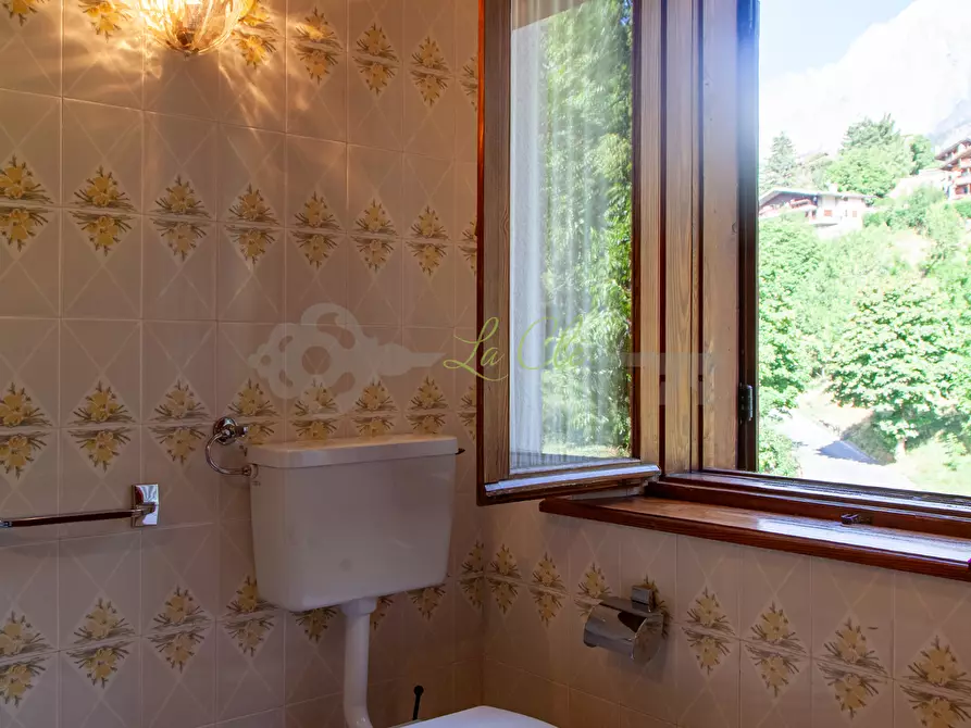 Immagine 18 di Quadrilocale in affitto  in Avenue Dent du Geant 31 a Pre'-Saint-Didier