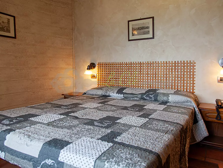 Immagine 10 di Albergo/B&B/Residence in vendita  a Brissogne